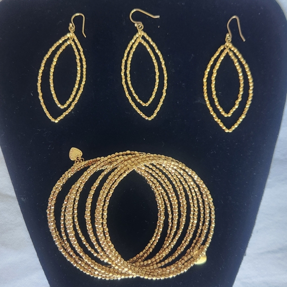 Stella & Dot retired Gold Bardot bracelet and dangle earings - Picture 1 of 7